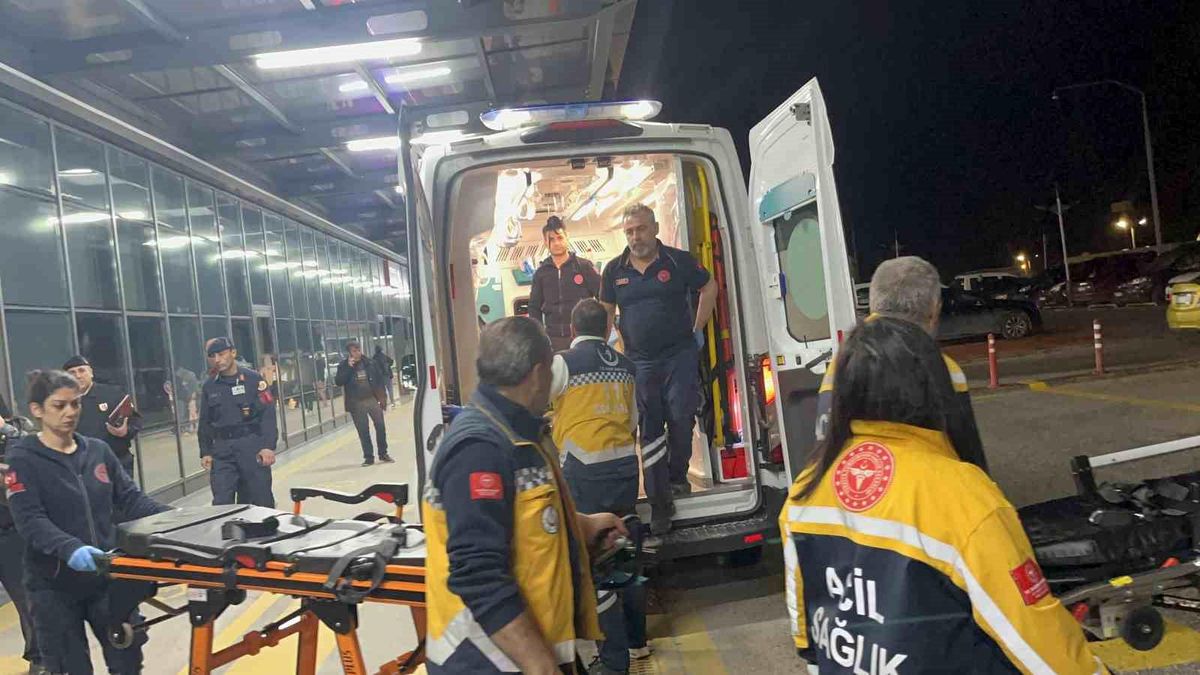 Kazada yaralanan Günyüzü Kaymakamı ve şoförü hastaneye getirildi