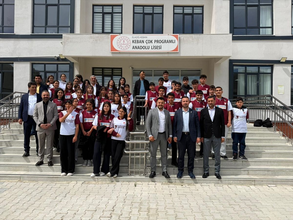 Keban'da öğrencilere Elazığspor forması dağıtıldı