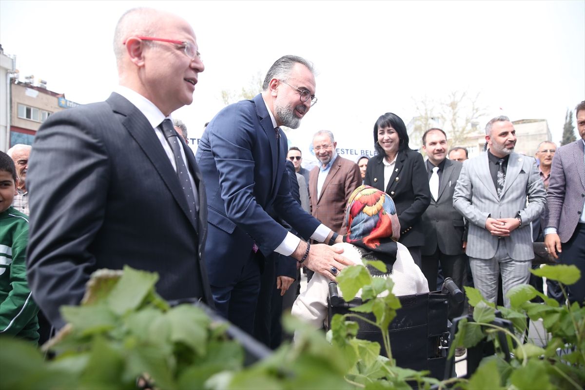 Kestel'de çiftçiye kaliteli ahududu üretmesi için 6 bin fidan dağıtıldı