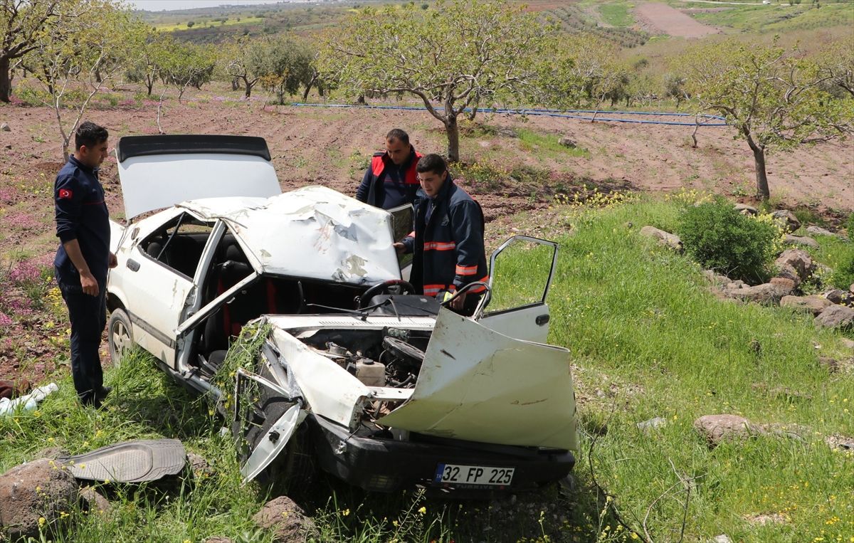 Kilis'te devrilen otomobildeki 4 kişi yaralandı