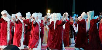 Kırgızistan'da başörtüsü 'eleçek' sahneye taşındı