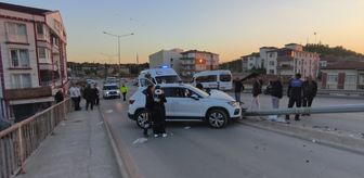 Kırıkkale'de aydınlatma direğine çarpan cipteki 4 kişi yaralandı