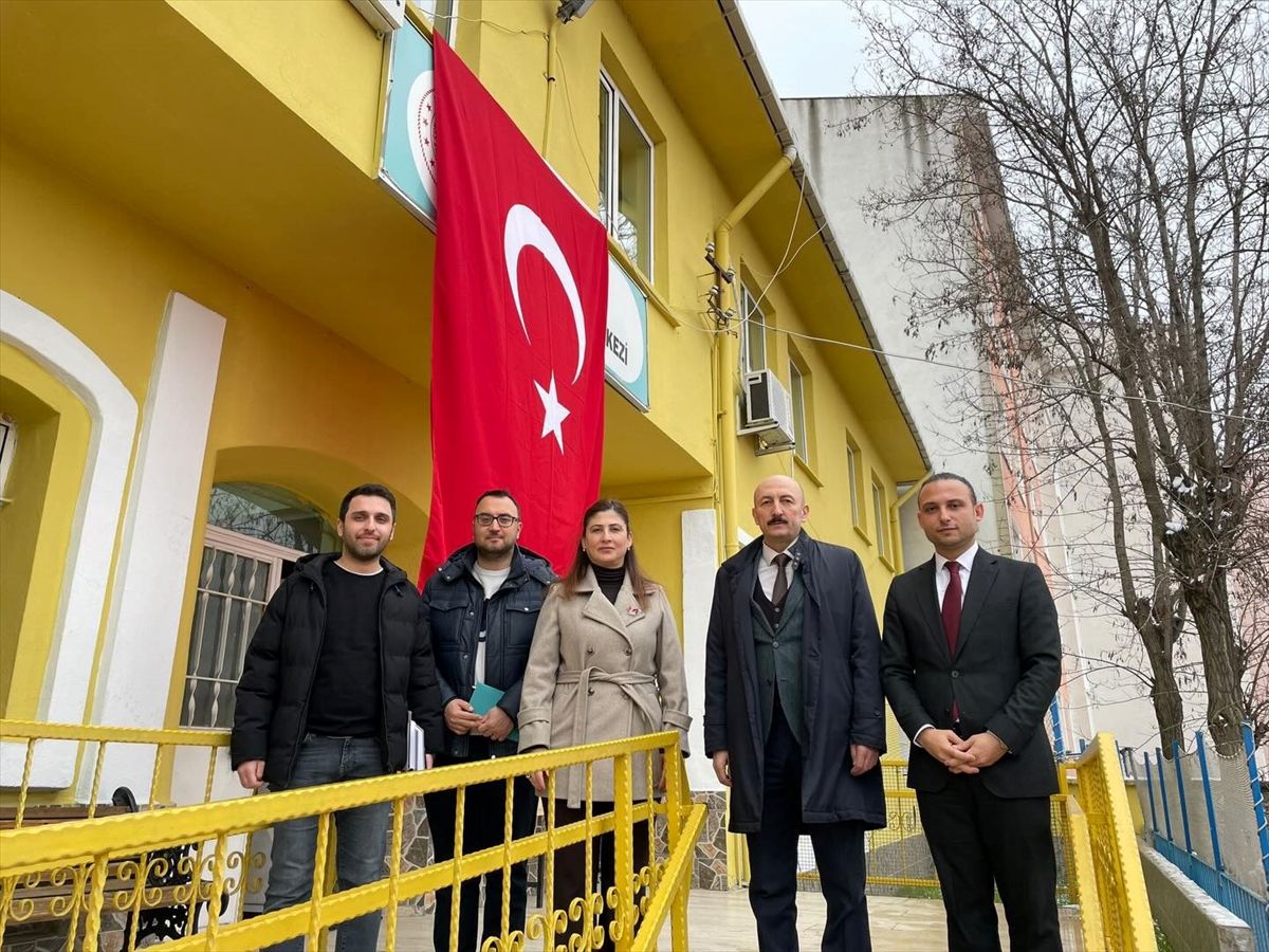 Kırklareli İl Milli Eğitim Müdürü Altınöz, Rehberlik ve Araştırma Merkezini ziyaret etti