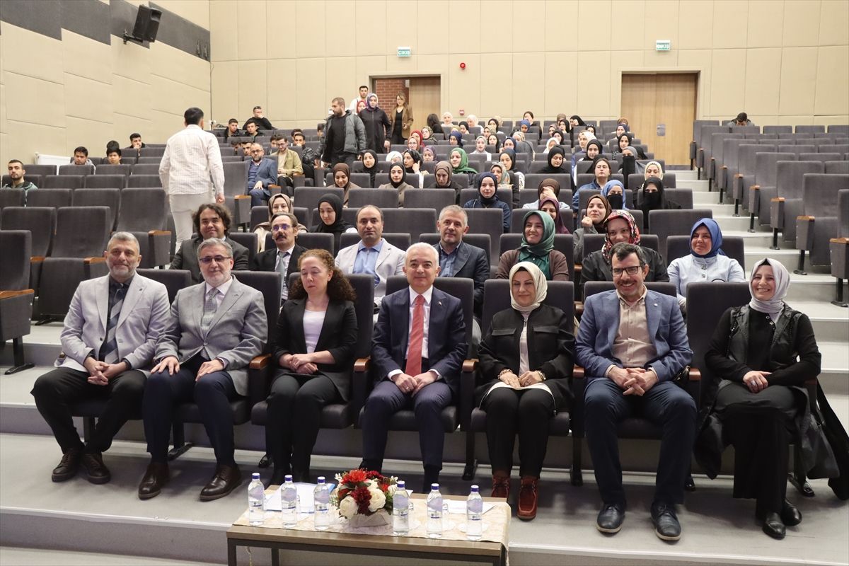 Kırklareli'nde "Modern Dünyada İslam ve Kadına Dair Yeni Bir Okuma" konferansı düzenlendi