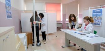 Kırklareli'nde ortaokul öğrencilerine skolyoz taraması yapılıyor