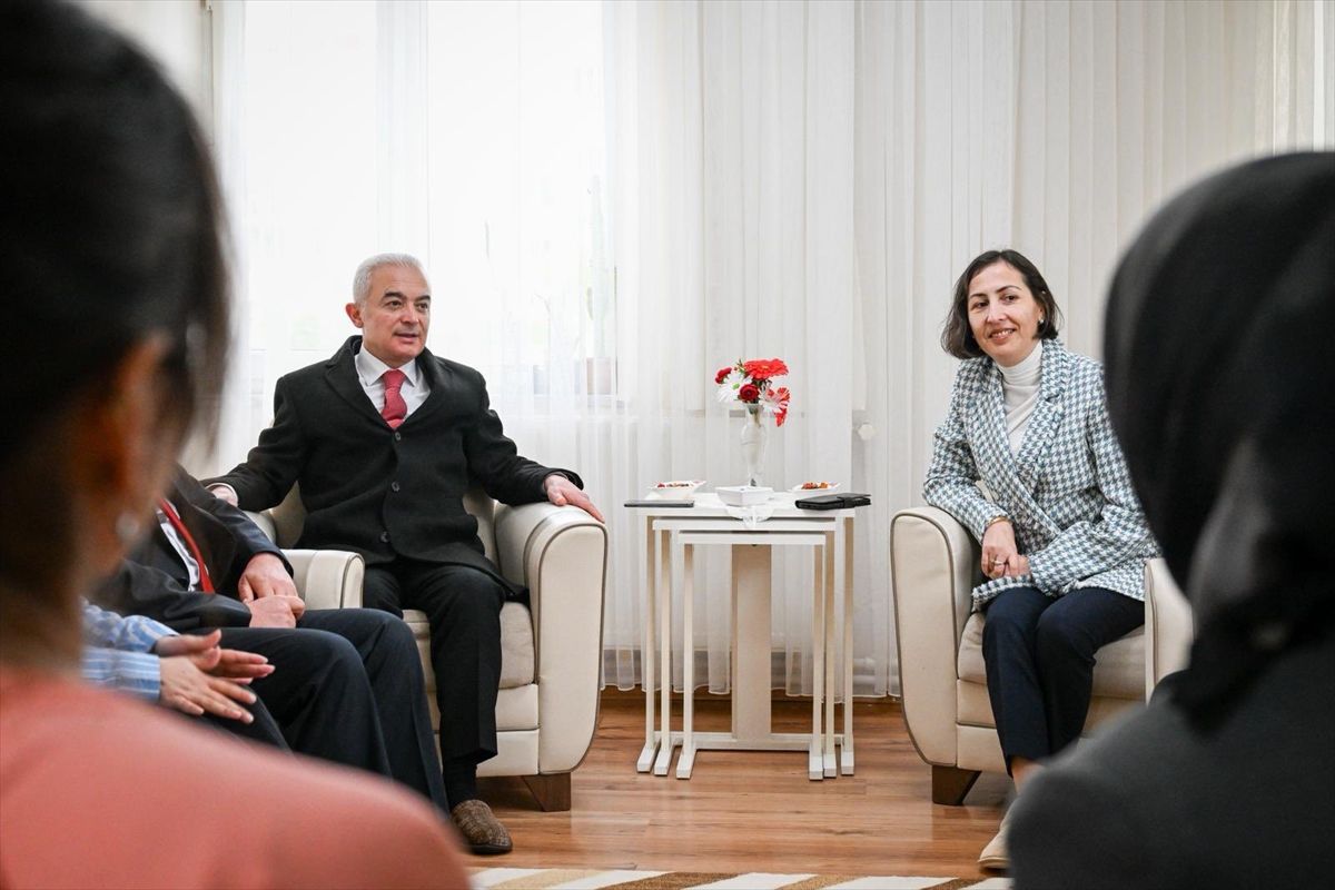 Kırklareli Valisi Turan, devlet korumasındaki çocukları ziyaret etti