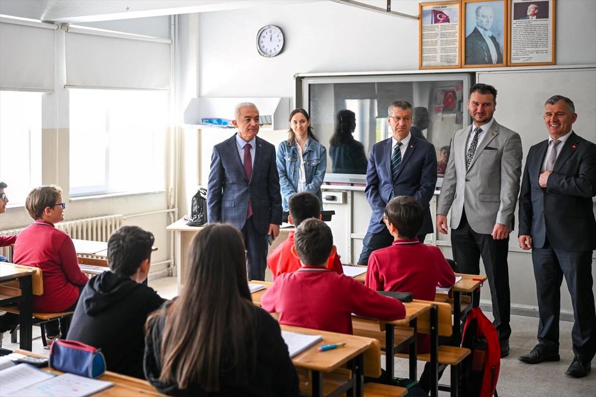 Kırklareli Valisi Turan, okul ziyaretlerine devam ediyor