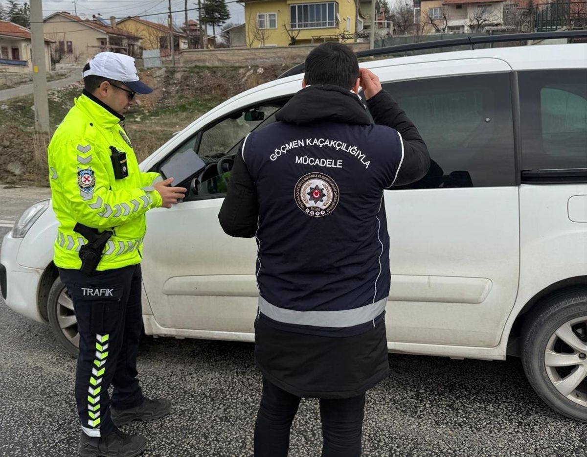 Kırşehir'de 15 düzensiz göçmen yakalandı