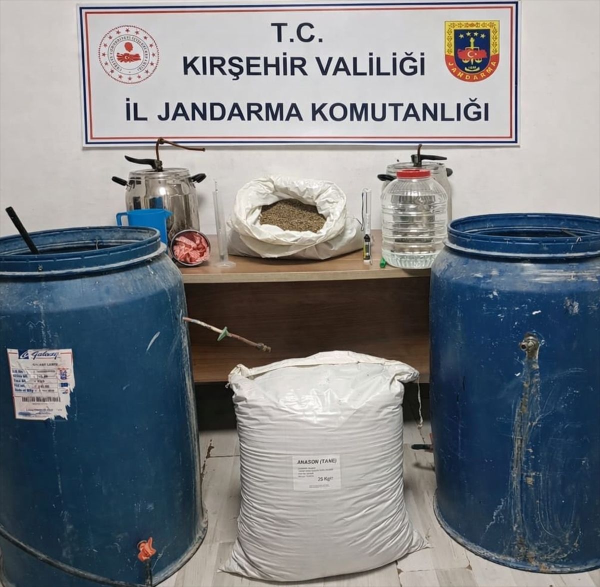 Kırşehir'de 30 kilo anason ve kaçak alkol yapım malzemeleri ele geçirildi
