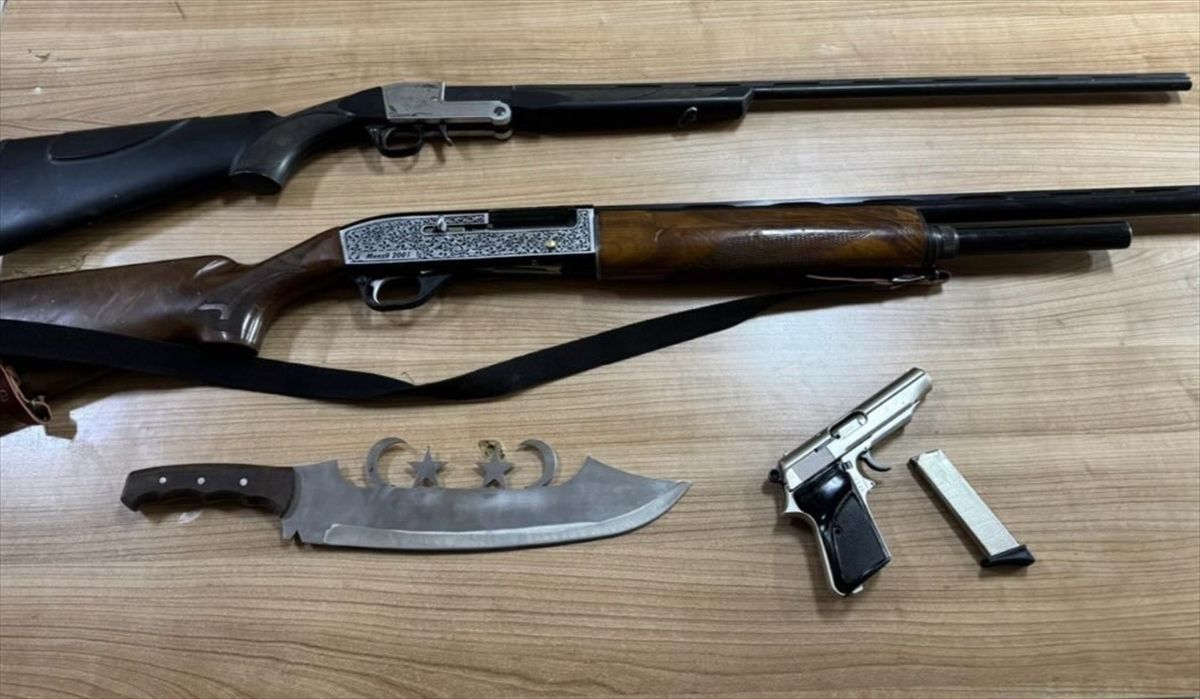 Kırşehir'de ruhsatsız 2 av tüfeği ve 1 tabanca ele geçirildi
