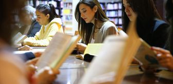Kitap kulübü kuran kadınlar tarihi kilisedeki kütüphanede okuma günleri düzenliyor