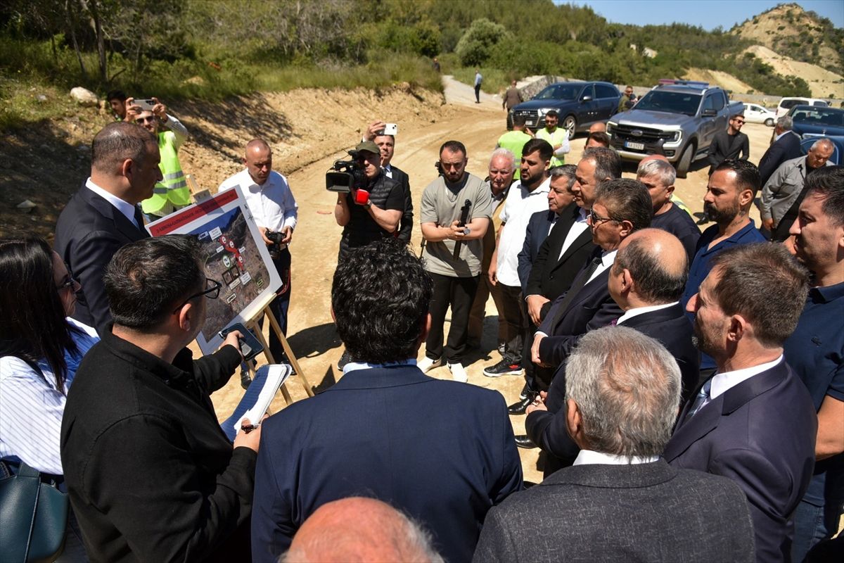 KKTC Başbakanı Üstel, yapımı süren Sadrazamköy ile Çatalköy-Değirmenlik yollarında inceleme yaptı