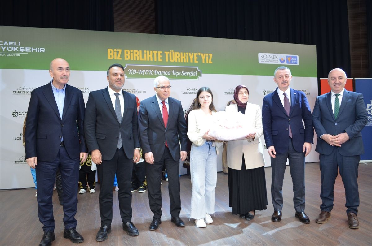 KO-MEK Darıca yıl sonu sergisi açıldı