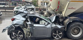 Kocaeli'de zincirleme kazada tır ile tankerin arasında ezilen otomobilin sürücüsü yaralı kurtuldu