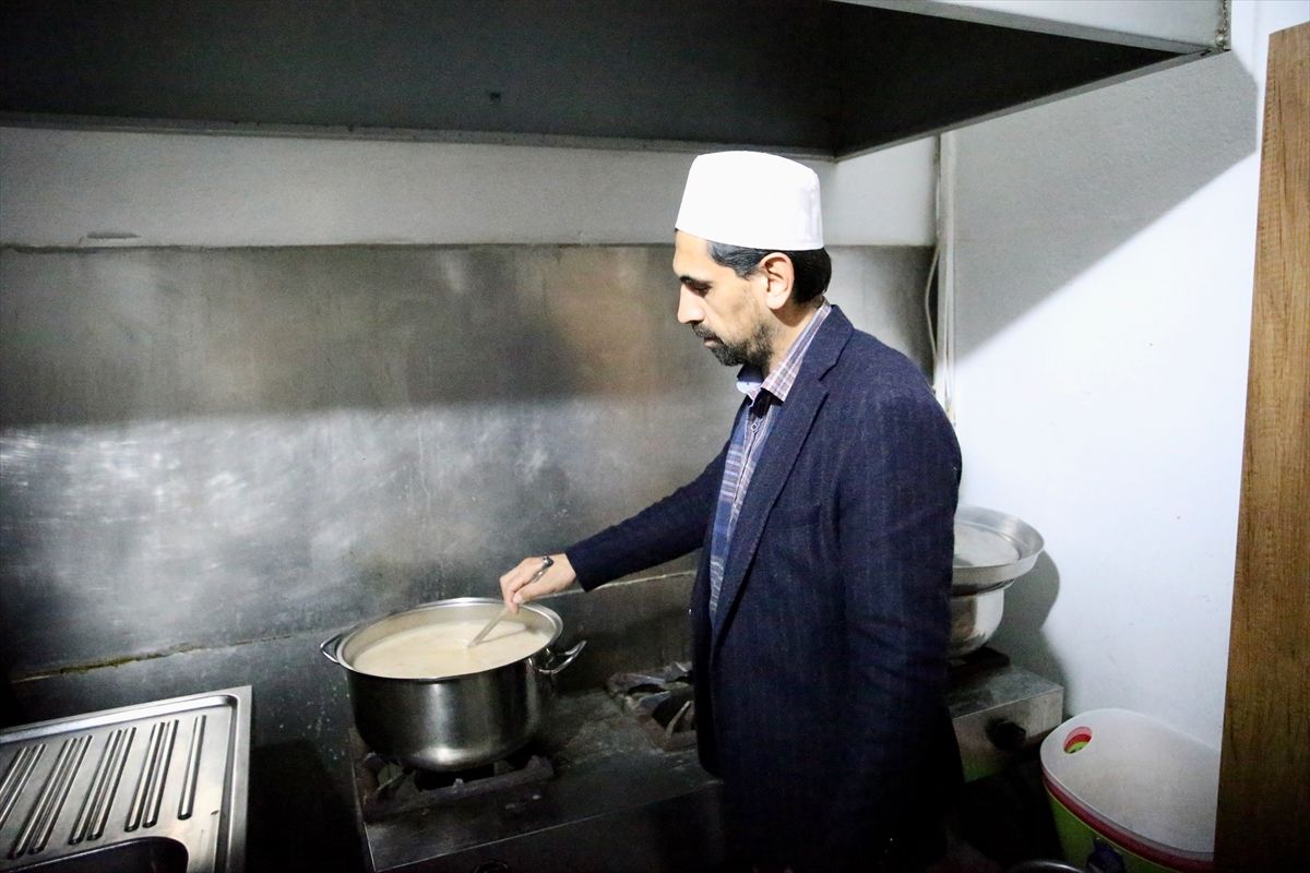 Kocaeli'nin tarihi ilim ve ibadet merkezinde 5 asırlık çorba geleneği yaşatılıyor