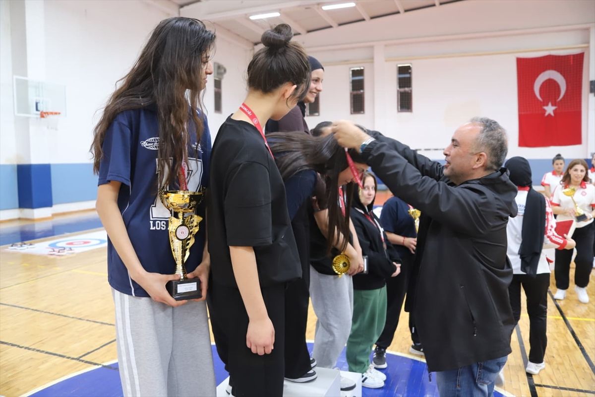 Konya'da 23 Nisan'a özel curling müsabakası düzenlendi