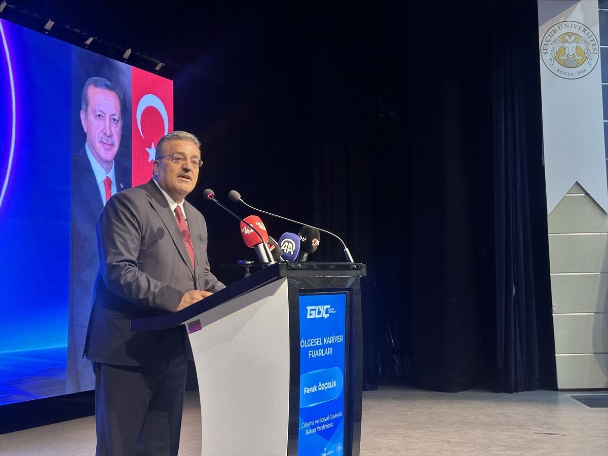 Konya'da 'Gençliğin Üretim Çağı Bölgesel Kariyer Fuarı' başladı