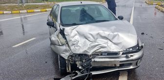 Konya'da hafif ticari araçla otomobilin çarpışması sonucu 4 kişi yaralandı