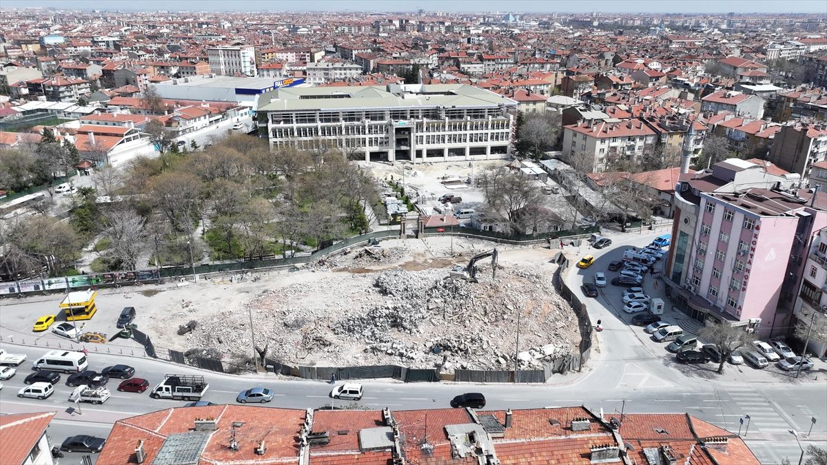 Konya'da kamulaştırması yapılan 8 binada yıkım çalışmaları tamamlandı
