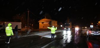 Kop Dağı Geçidi'nde kar ve tipi ulaşımda aksamalara yol açtı