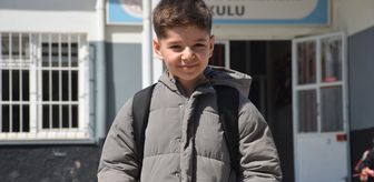 Küçük Niyazi Hamza'dan Gazzeli yaşıtlarına hediye paketleri