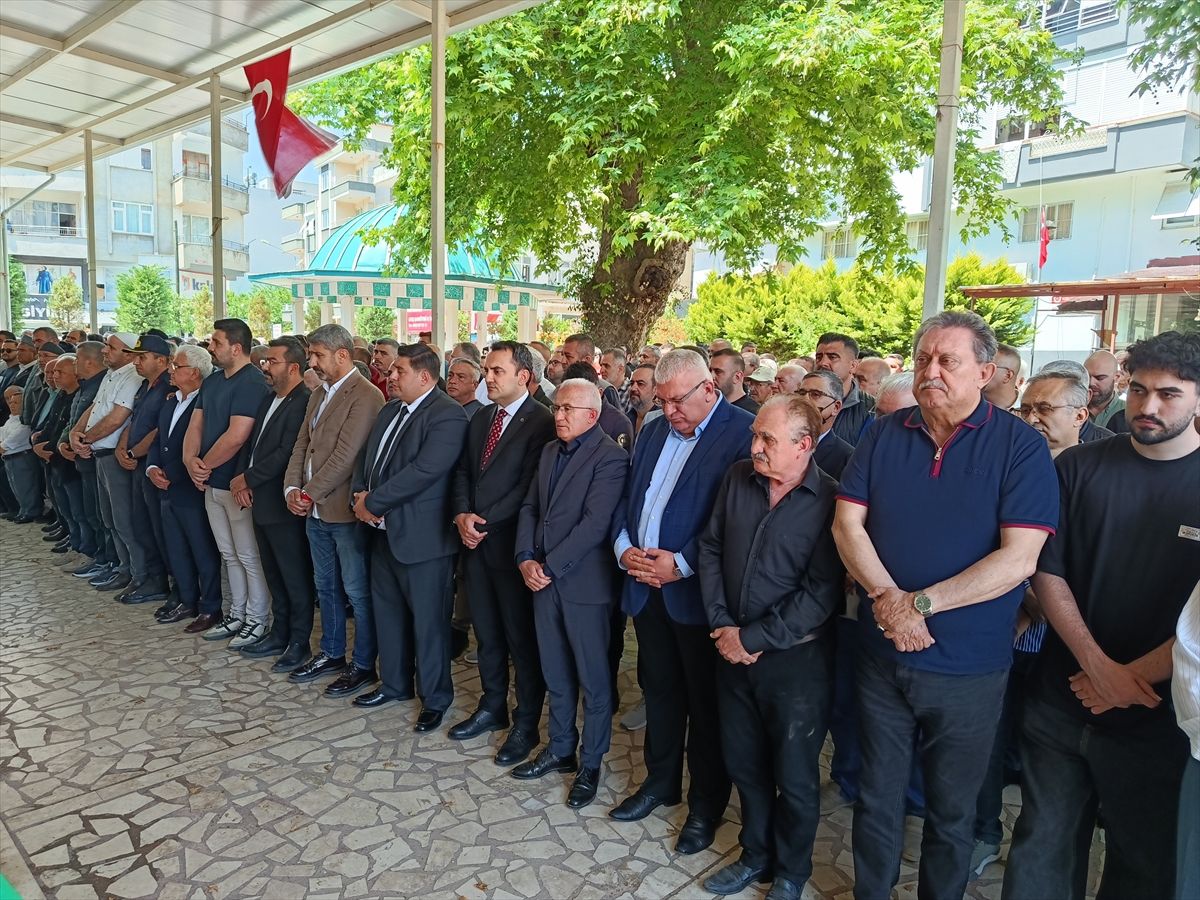Kumluca Belediye Başkanı Avcıoğlu'nun annesi son yolculuğuna uğurlandı
