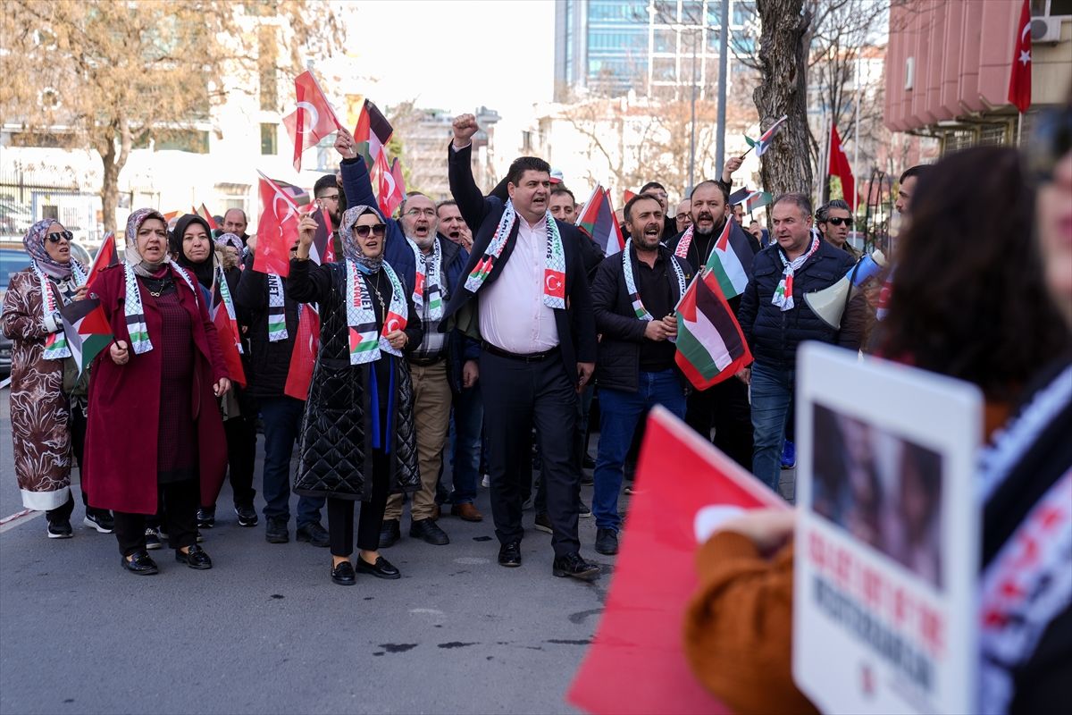 Küresel Sumud Filosu'na katılacak HAK-İŞ Genel Sekreter Yardımcısı Fatma Zengin İtalya'ya uğurlandı Açıklaması