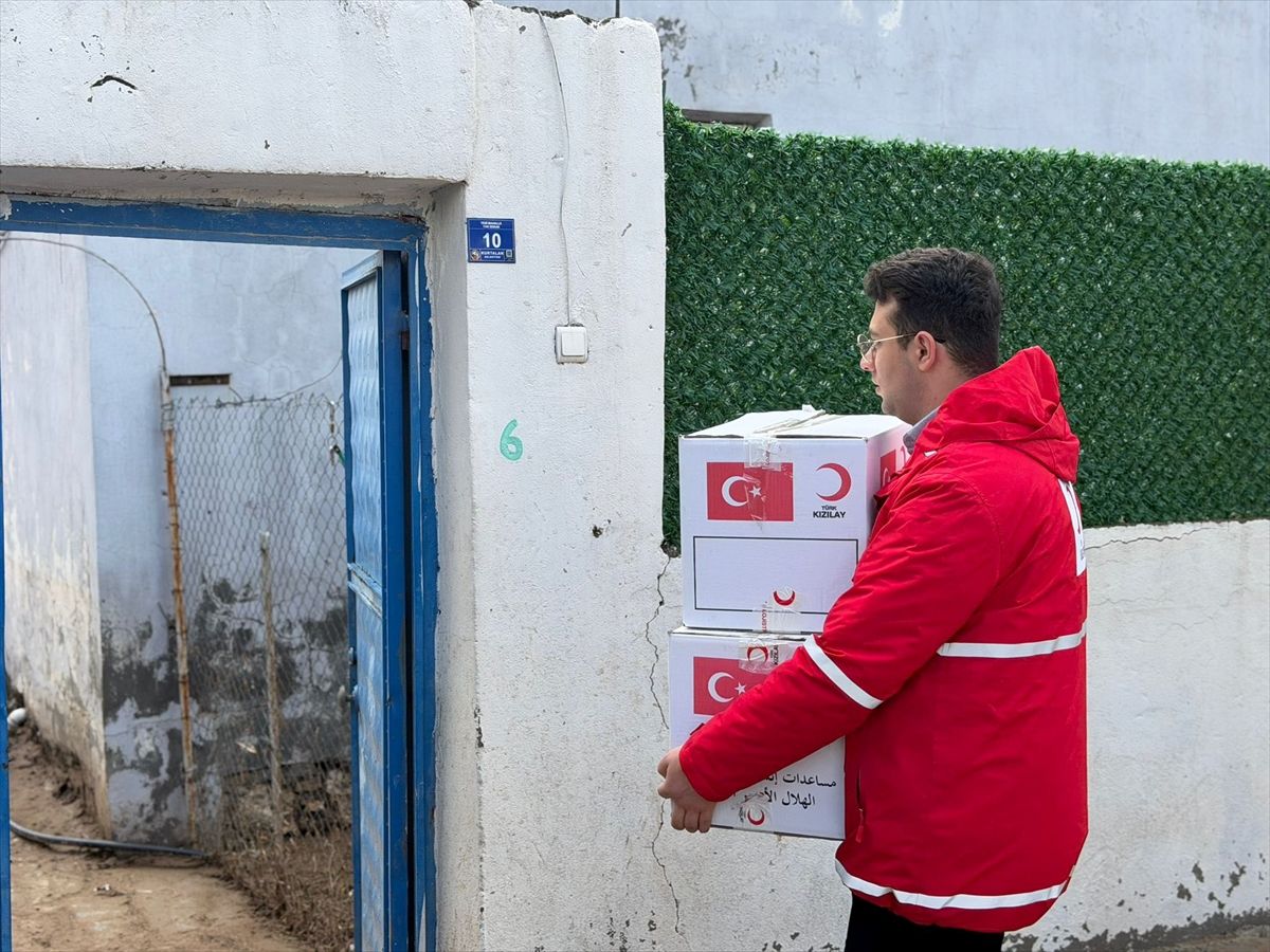 Kurtalan'da selden etkilenen vatandaşlara gıda desteği sağlandı
