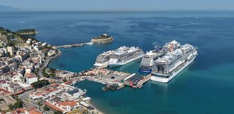 Kuşadası'na 4 kruvaziyerle 10 bin 800 turist geldi