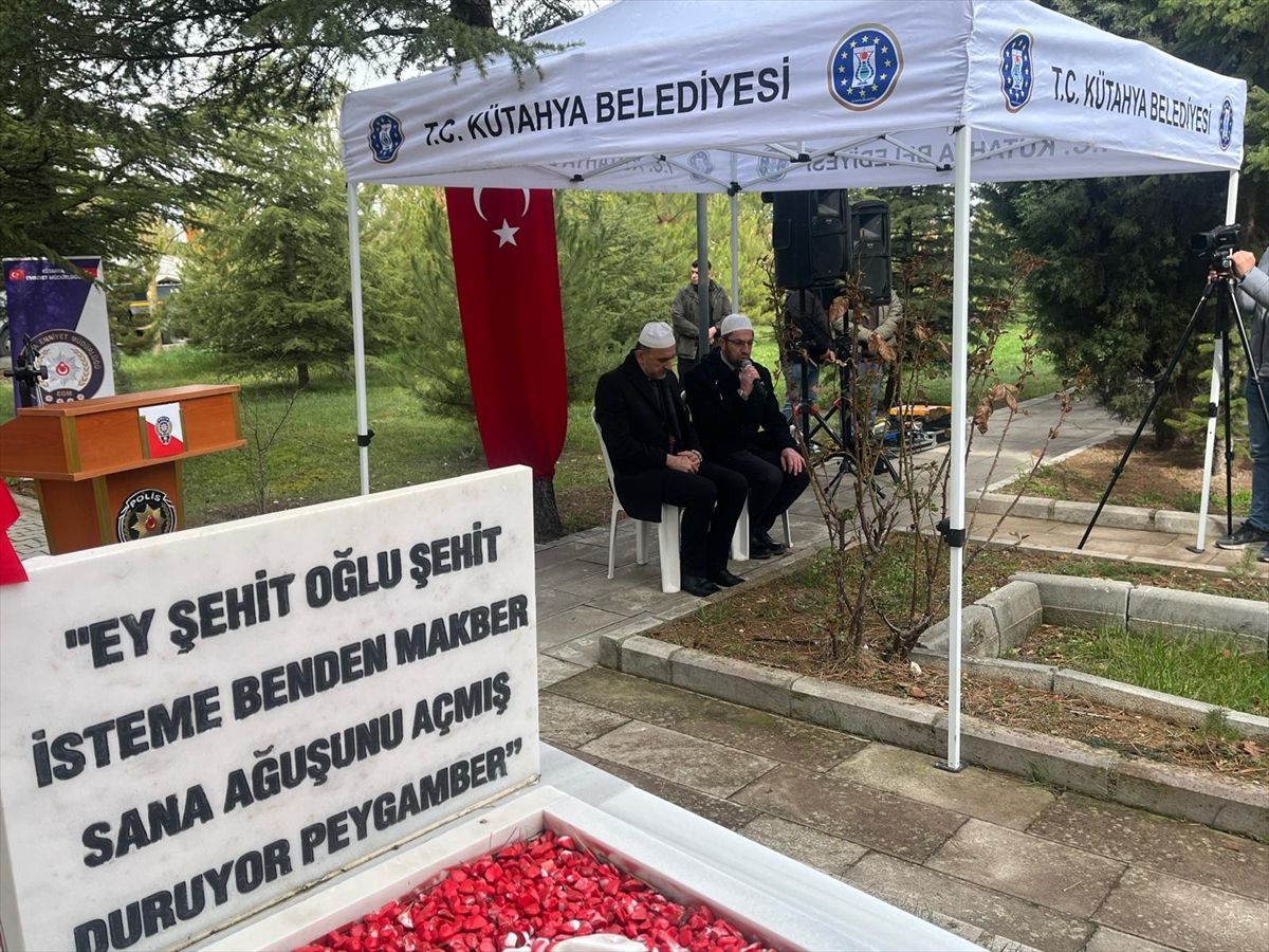 Kütahya protokolü şehitlikleri ziyaret etti