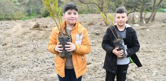 Lapseki'de fidanlar toprakla buluşturuldu