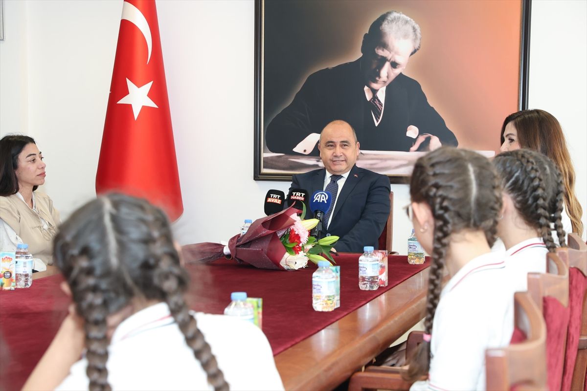 Lefkoşa Büyükelçisi Başçeri, 23 Nisan Çocuk Bayramı kapsamında ilkokul öğrencilerini kabul etti