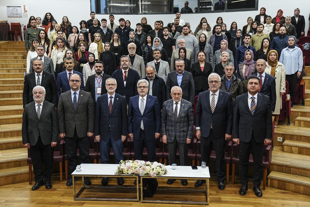 İstanbul'da "Türkiye'de Yabancı Dille Öğretim" paneli düzenlendi