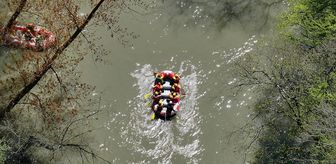 Maceraseverler hafta sonunun tadını Melen Çayı'nda rafting yaparak çıkardı