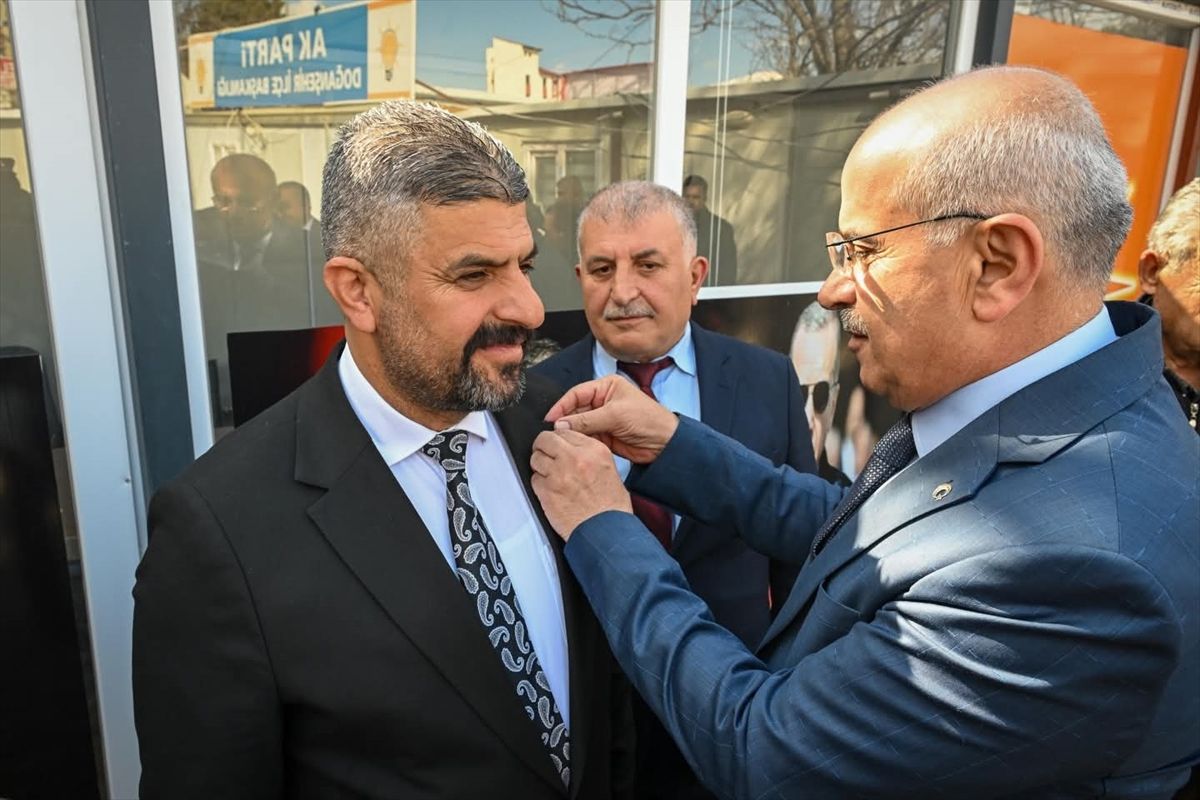 Malatya Büyükşehir Belediye Meclisi'nin bağımsız üyesi Ergül Günaydın AK Parti'ye katıldı