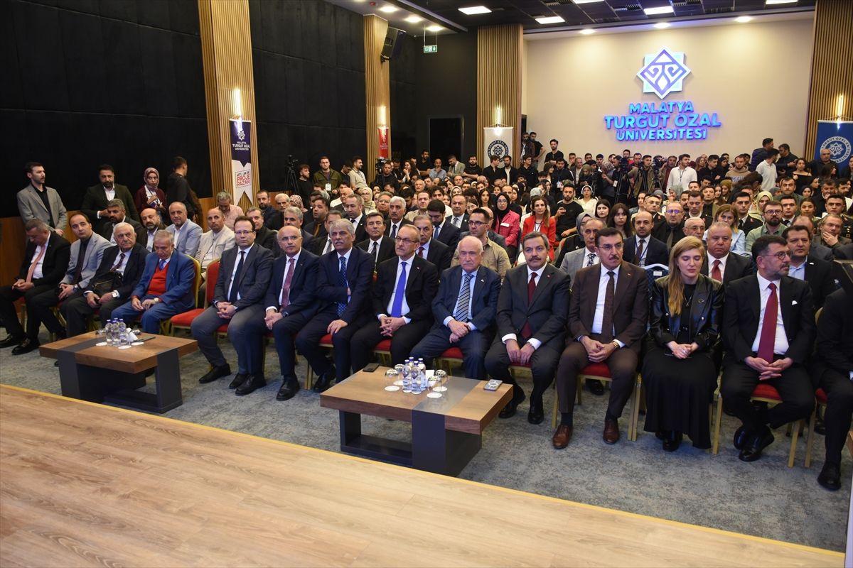 Malatya'da 8. Cumhurbaşkanı Turgut Özal 'Özallı Yıllar' konferansında anıldı