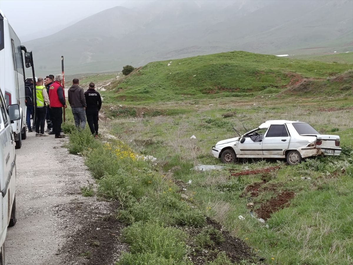 Malatya'da devrilen otomobildeki 6 kişi yaralandı
