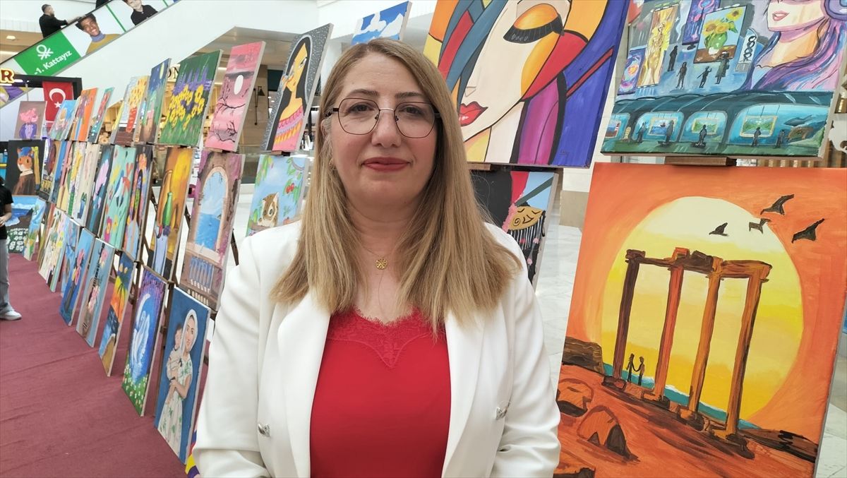Manavgat'ta öğrencilerden resim sergisi