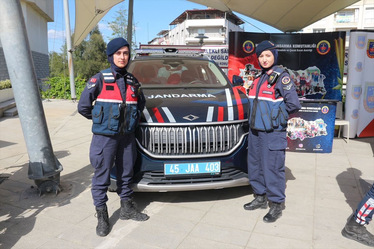 Manisa'da alkollü araç kullanmanın riskleri simülasyon gözlüğüyle deneyimlendi