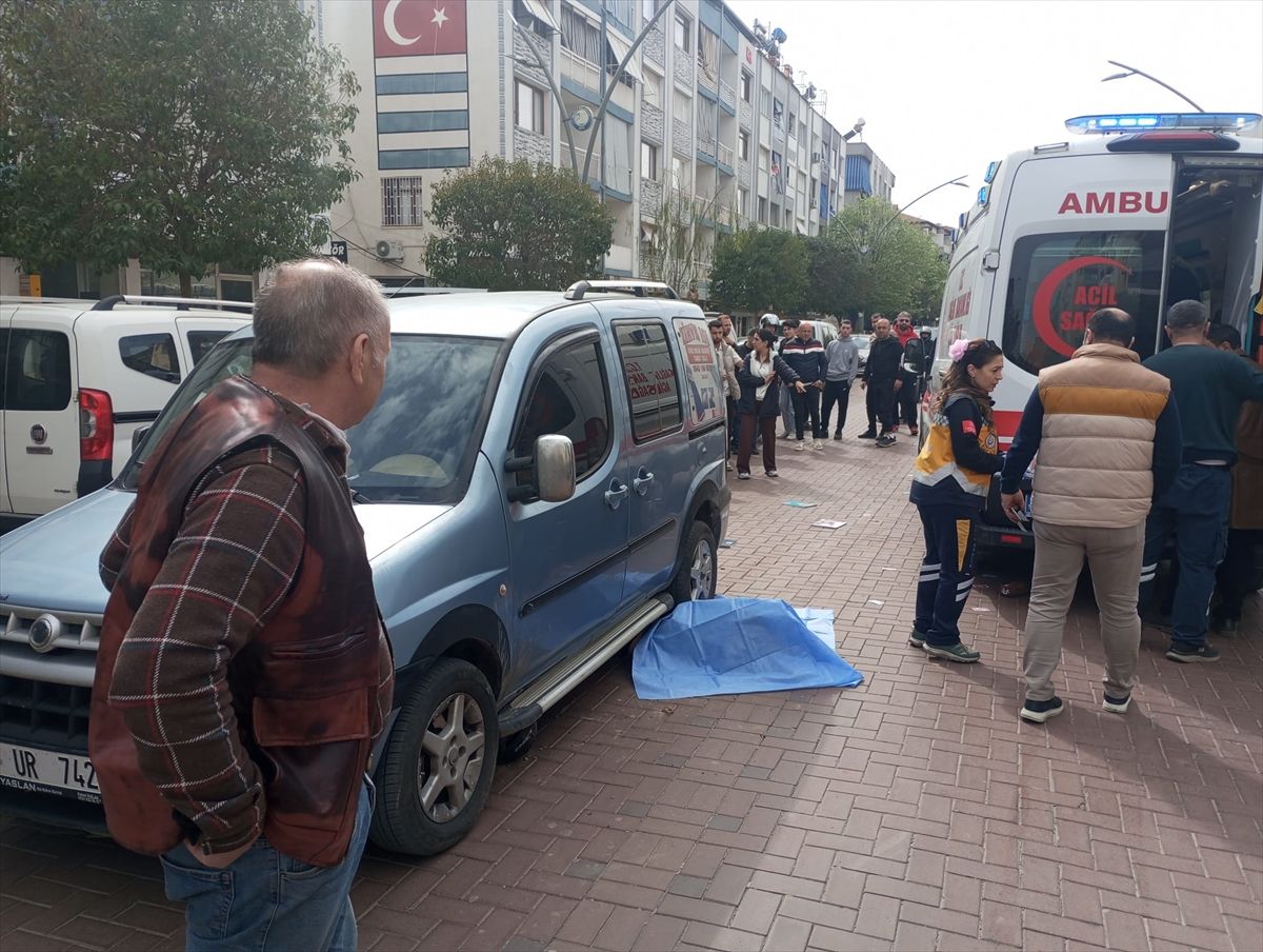 Manisa'da hafif ticari araçla çarpışan motosikletin 17 yaşındaki sürücüsü öldü