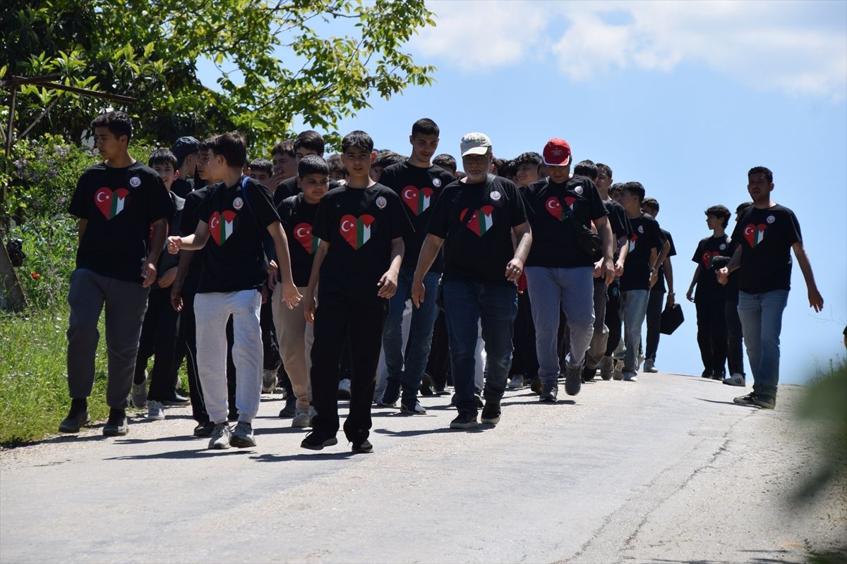 Manisa'da uçurtmalar Gazze ve Kahramanmaraş'ta hayatını kaybedenler için uçuruldu