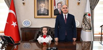 Manisa Valisi Özkan koltuğunu ilkokul öğrencisine devretti
