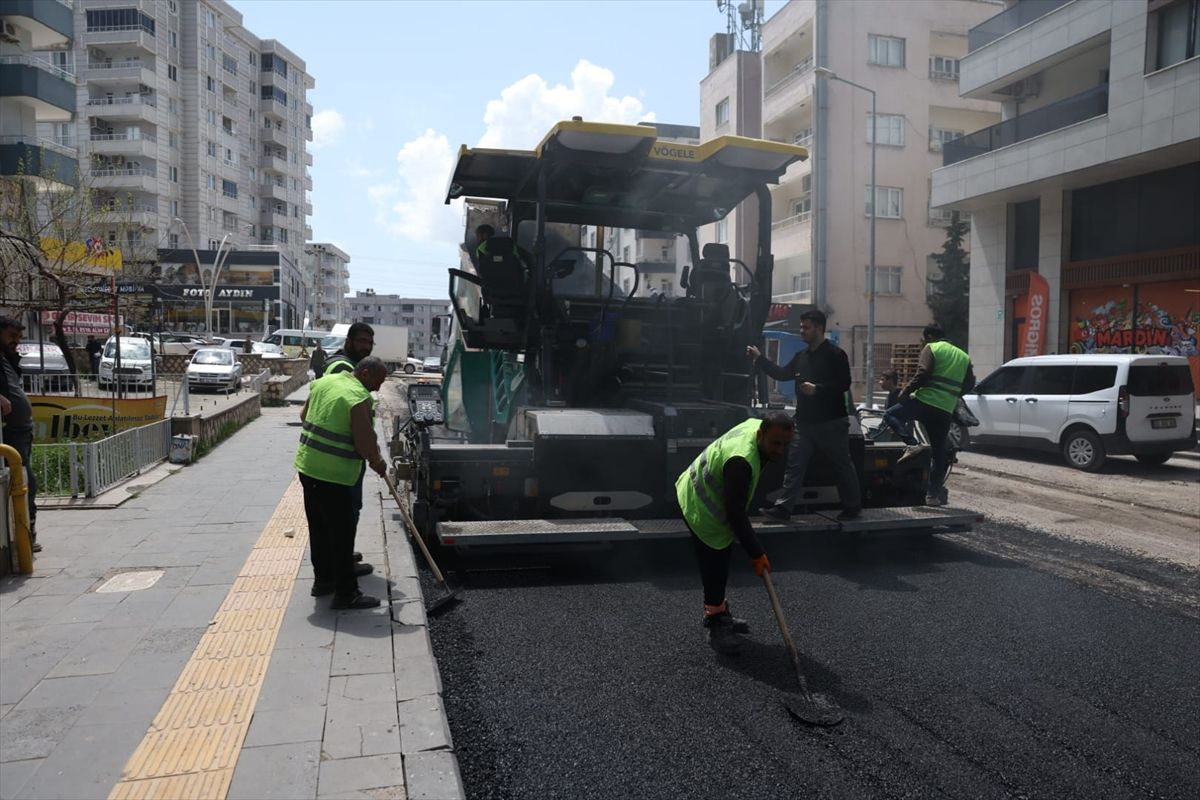 Mardin Büyükşehir Belediyesi asfalt ve yol yenileme çalışmalarına devam ediyor
