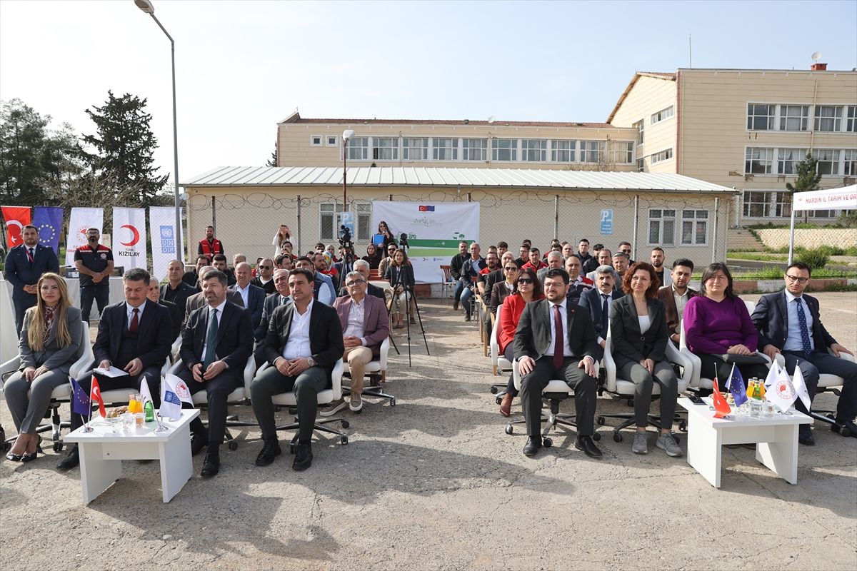 Mardin'de damızlık koyun-keçi ile arı yetiştiricileri birliklerine ekipman desteği verildi