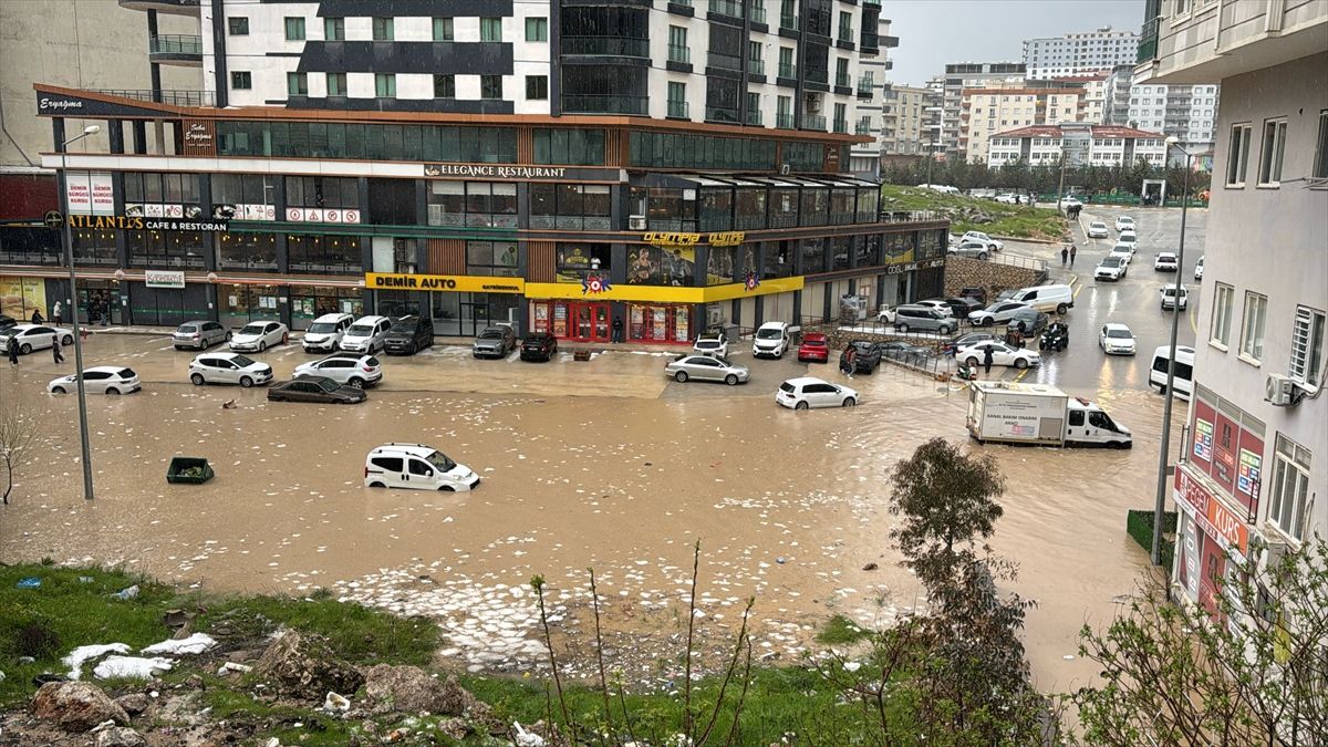 Mardin'de sağanak etkili oldu