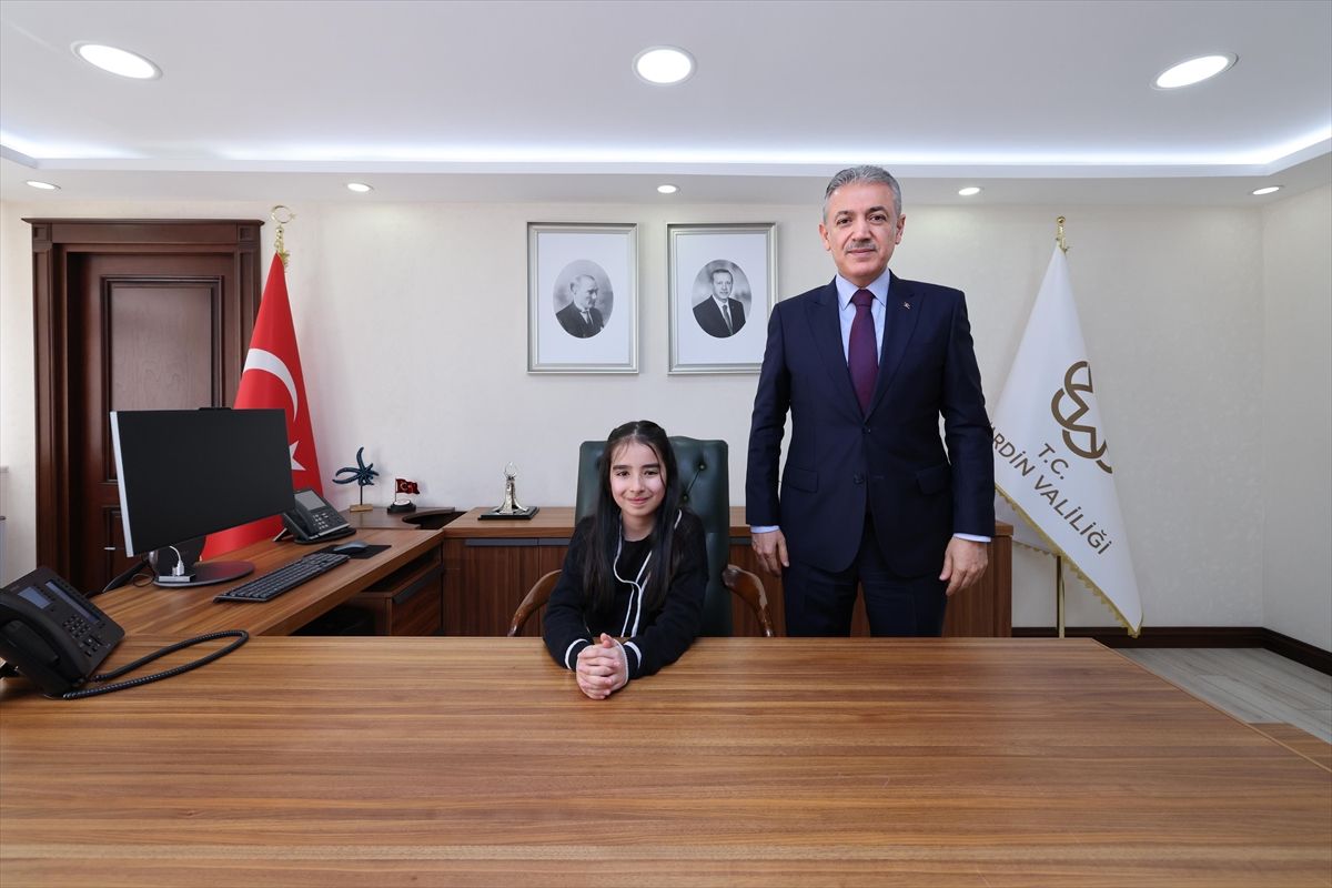 Mardin Valisi Akkoyun, koltuğunu ilkokul öğrencisine devretti