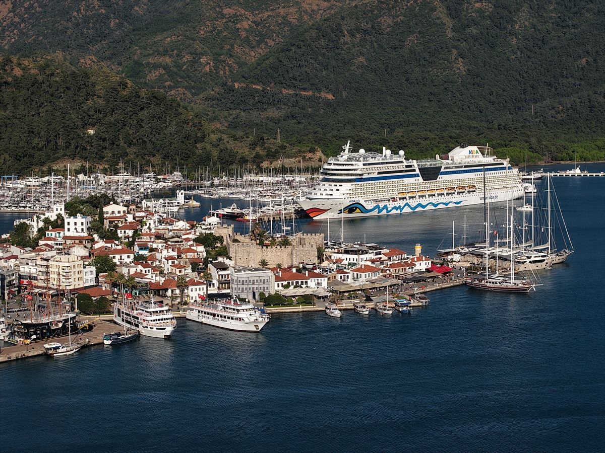 Marmaris'e 'Aida Stella' kruvaziyeriyle 2 bin 500 turist geldi