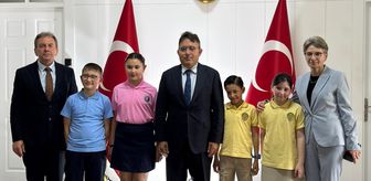 Marmaris Kaymakamı Kaya, temsili olarak koltuğunu öğrencilere devretti