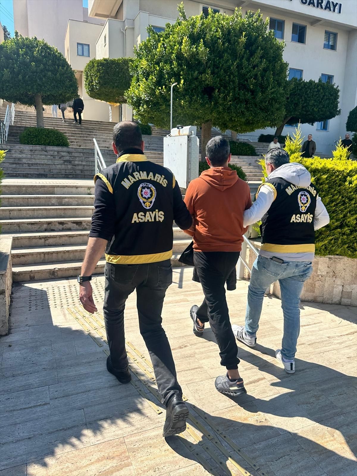 Marmaris'te 15 yıldır aranan hükümlü uyuşturucuyla yakalandı