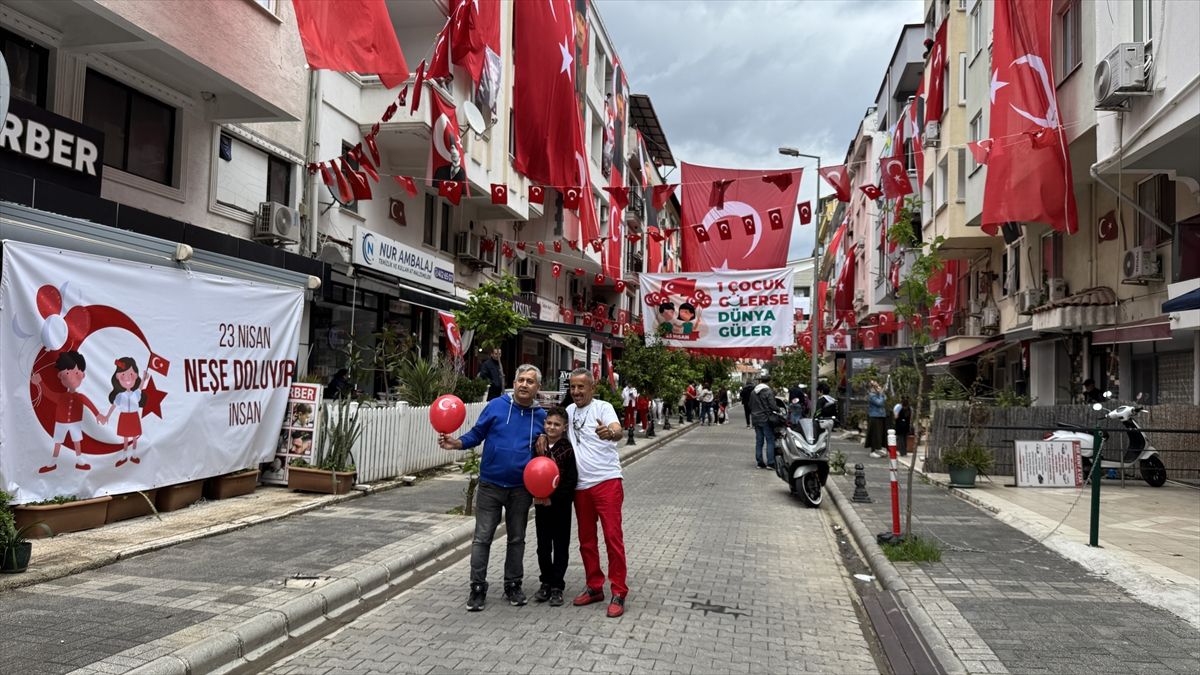 Marmaris'te '23 Nisan Sokağı'nda bayram coşkusu yaşandı
